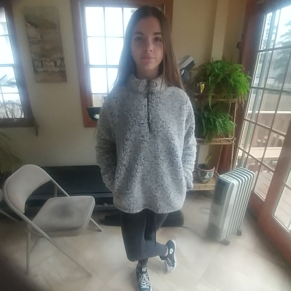 Comfortable,fuzzy quarter zip sweatshirt, grey